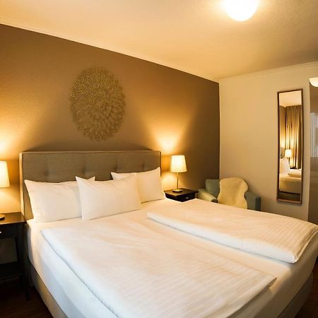 Hotel Rappen Am Muensterplatz Freiburg Bagian luar foto