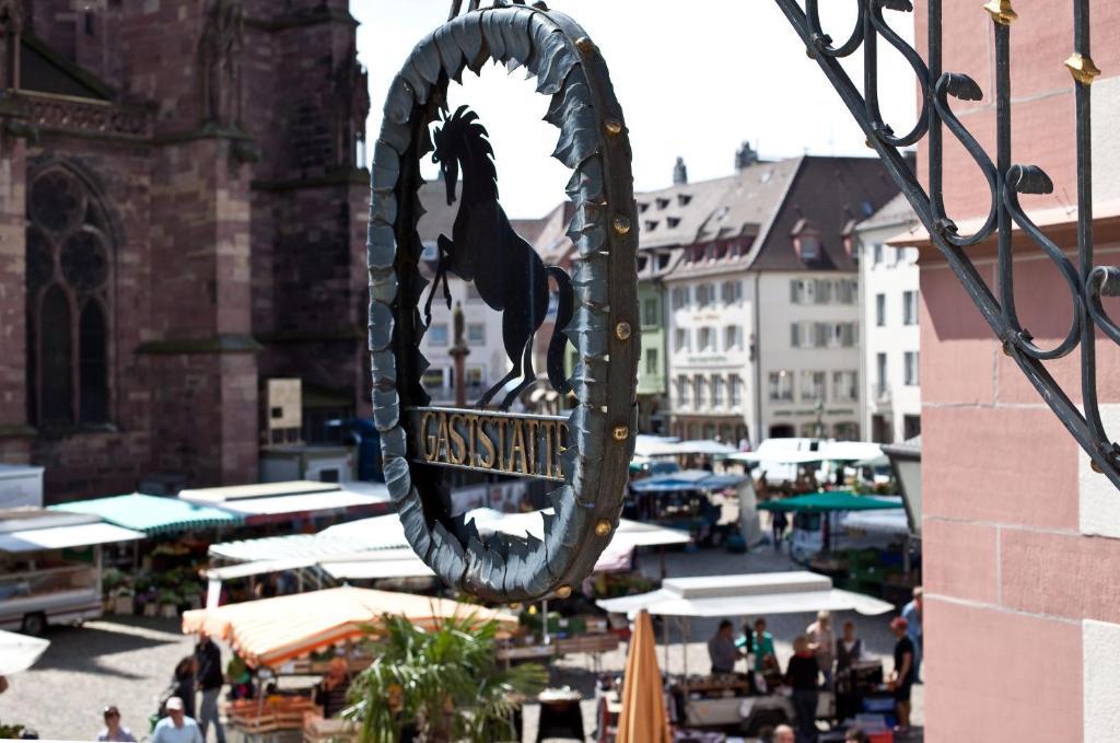 Hotel Rappen Am Muensterplatz Freiburg Bagian luar foto