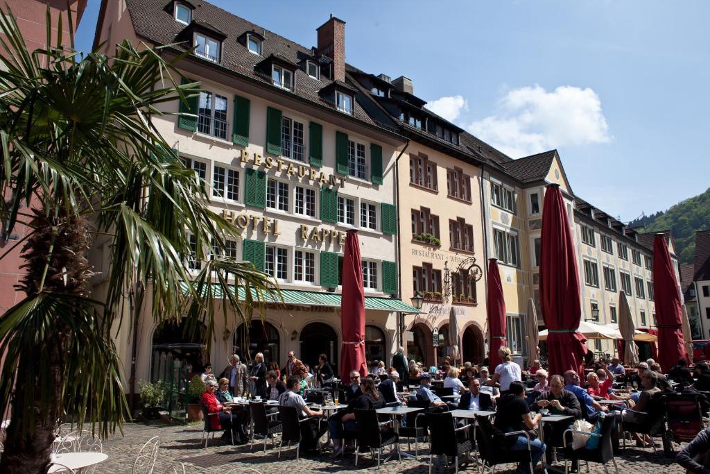 Hotel Rappen Am Muensterplatz Freiburg Bagian luar foto