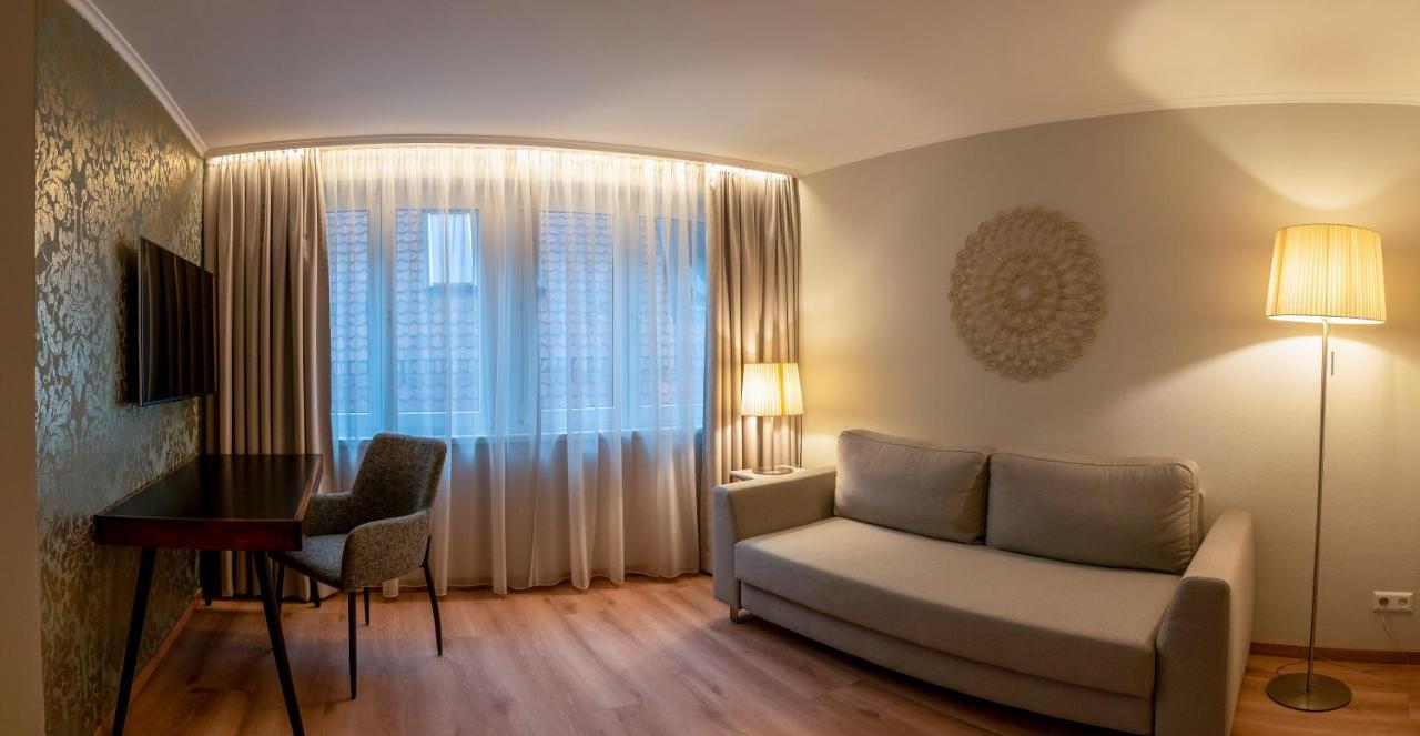 Hotel Rappen Am Muensterplatz Freiburg Bagian luar foto