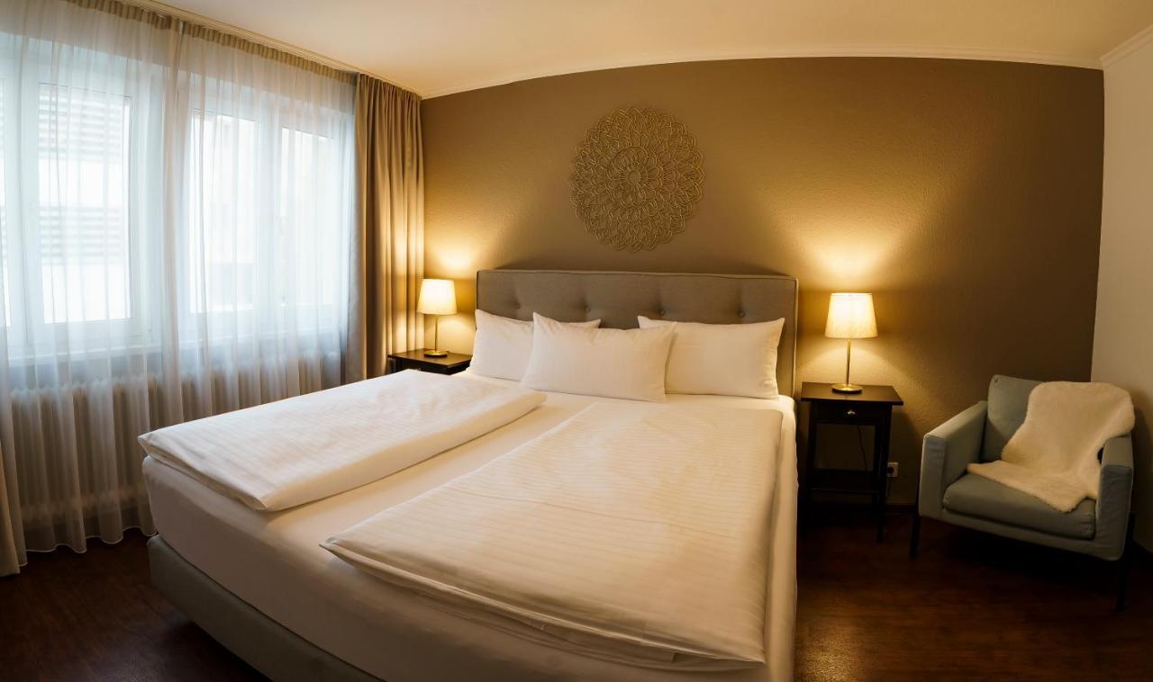 Hotel Rappen Am Muensterplatz Freiburg Bagian luar foto